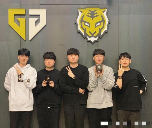 击更高荣誉 击更高荣誉